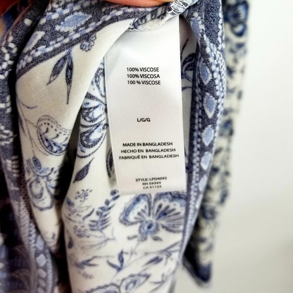 Sleeveless V-Neck Flowy Maxi Dress - Beachy, Cottagecore Blue/White Pattern - Picture 7 of 8